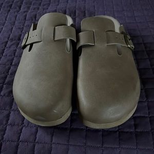 Mad Love clogs